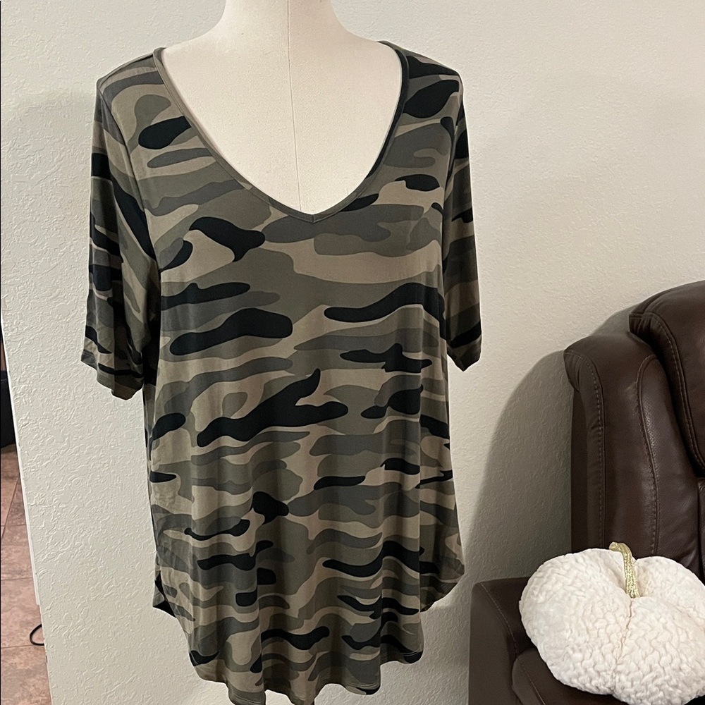Torrid Camouflage V-Neck Short Sleeve Top